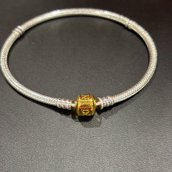 Pandora Silver Bracelet with 18K Gold Plated Clasp. NWOT. 20 cm. - Picture 3 of 5